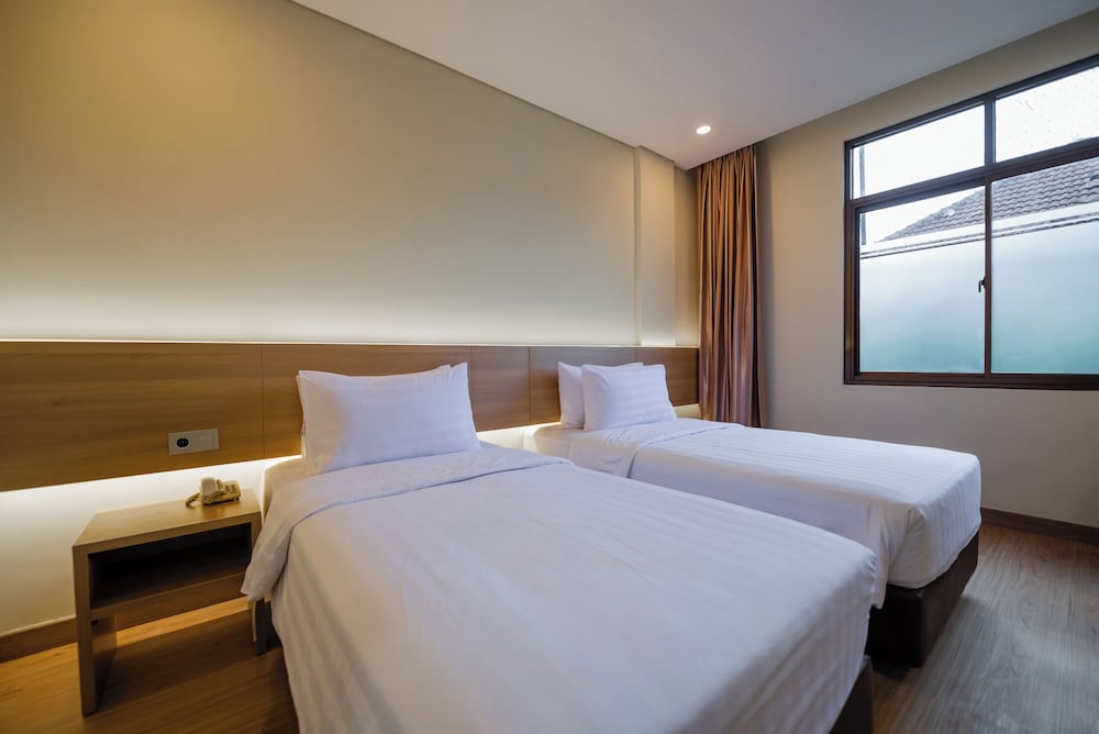 Фото Grand Pasundan Convention Hotel