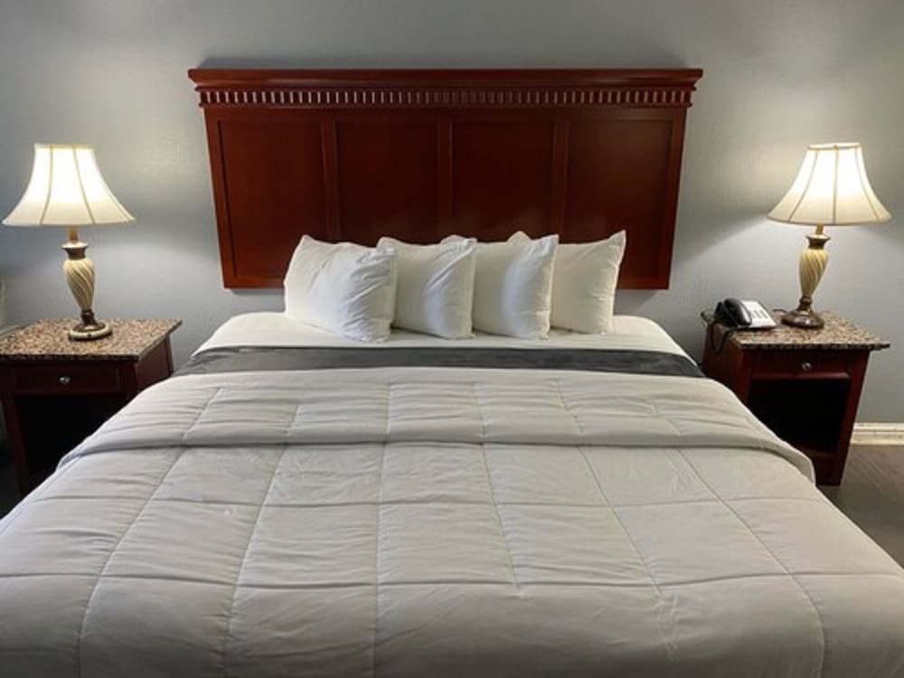 Фото Quarters Inn & Suites