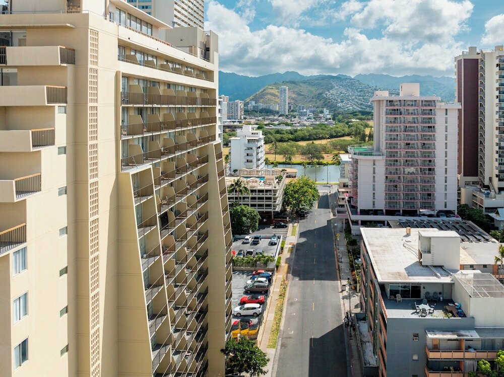 Фото Ohia Waikiki Studio Suites
