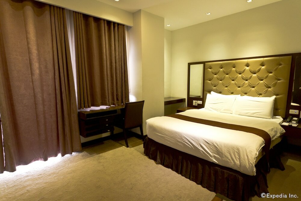 Фото Castle Peak Hotel