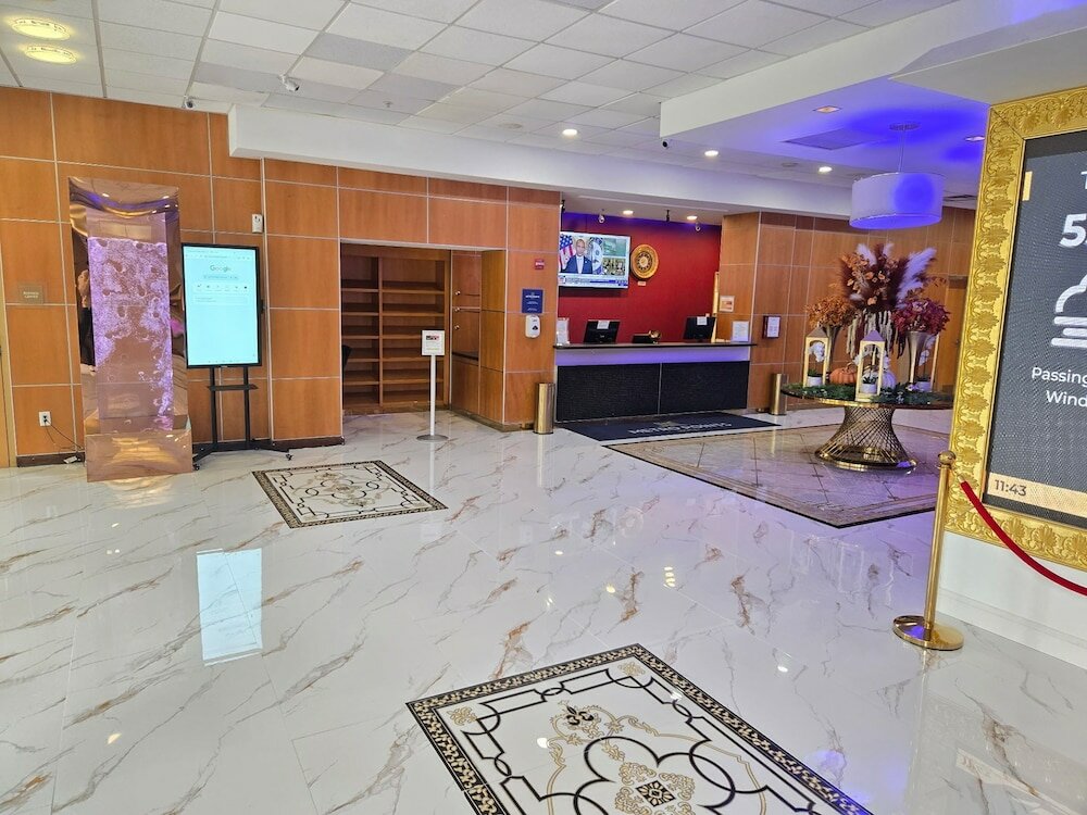 Фото Metro Points Hotel