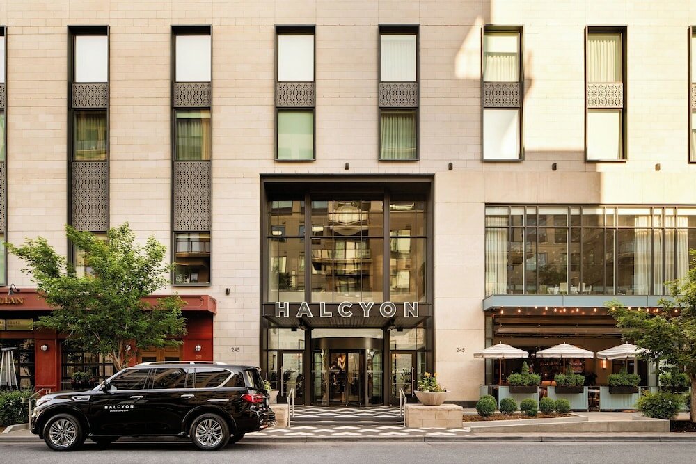 Фото Halcyon - a hotel in Cherry Creek