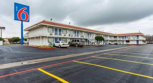 Гостиница Red Oak Inn в Норт Ричланд Хиллс