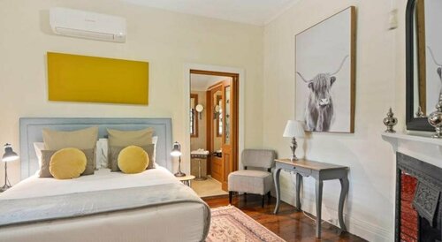 Гостиница The Pines Bed and Breakfast в Норе