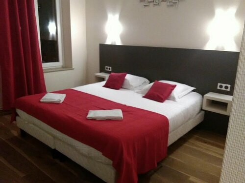 Гостиница Logis Hôtel le Provençal в Коммерси
