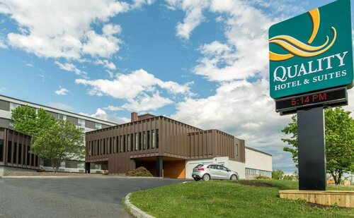 Гостиница Quality Hotel & Suites в Гандере