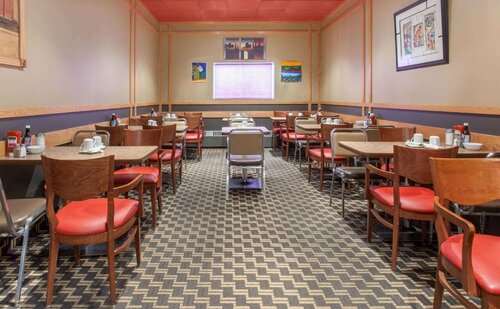 Гостиница Howard Johnson by Wyndham Winnipeg West в Виннипеге