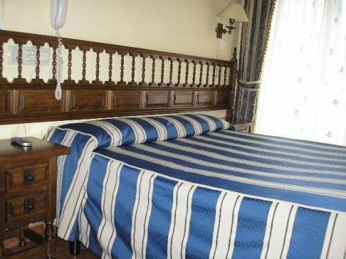 Гостиница Hostal Casais в Виго