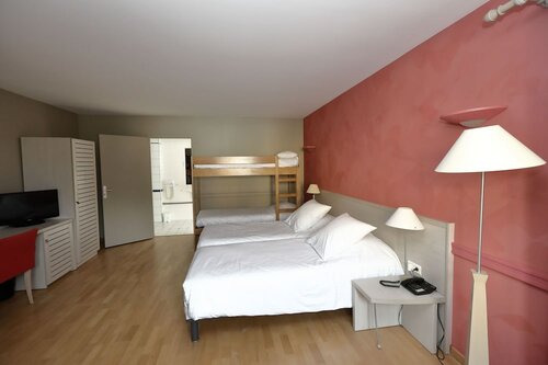 Гостиница Hotel Newport в Вильфранше-сюре-Соне