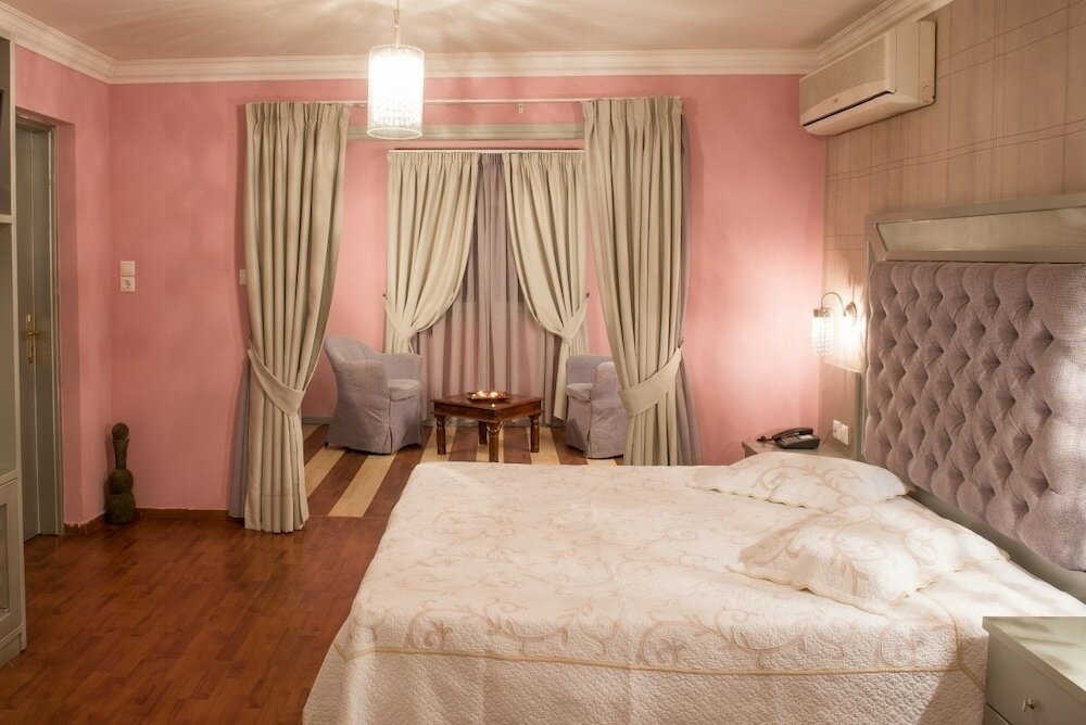 Delphi Art Hotel - 11