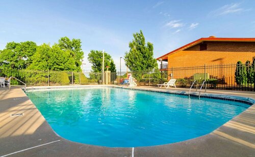 Гостиница Econo Lodge Inn & Suites в Штате Канзас