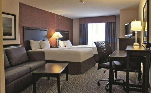 Гостиница Comfort Suites в Эдмонде
