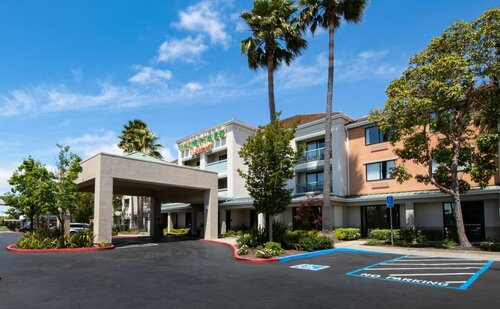 Гостиница Courtyard by Marriott Oakland Airport в Сан Леандро