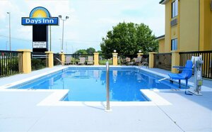 Гостиница Days Inn by Wyndham Montgomery