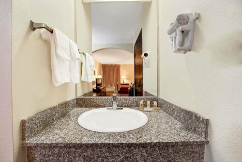 Гостиница Days Inn by Wyndham Dallas Plano в Плано