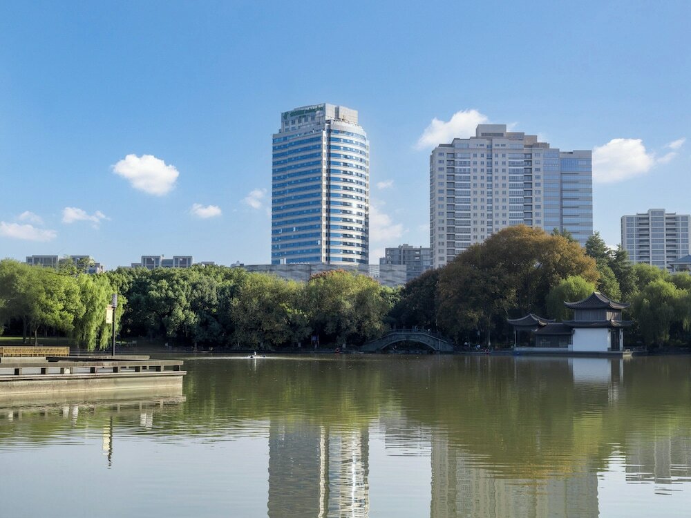 Фото Yimei Plaza Hotel