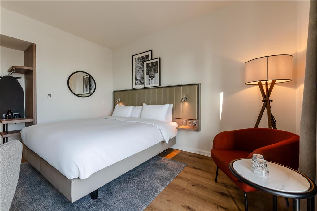Фото Radisson Hotel Manchester City Centre, A Verified Net Zero Hotel