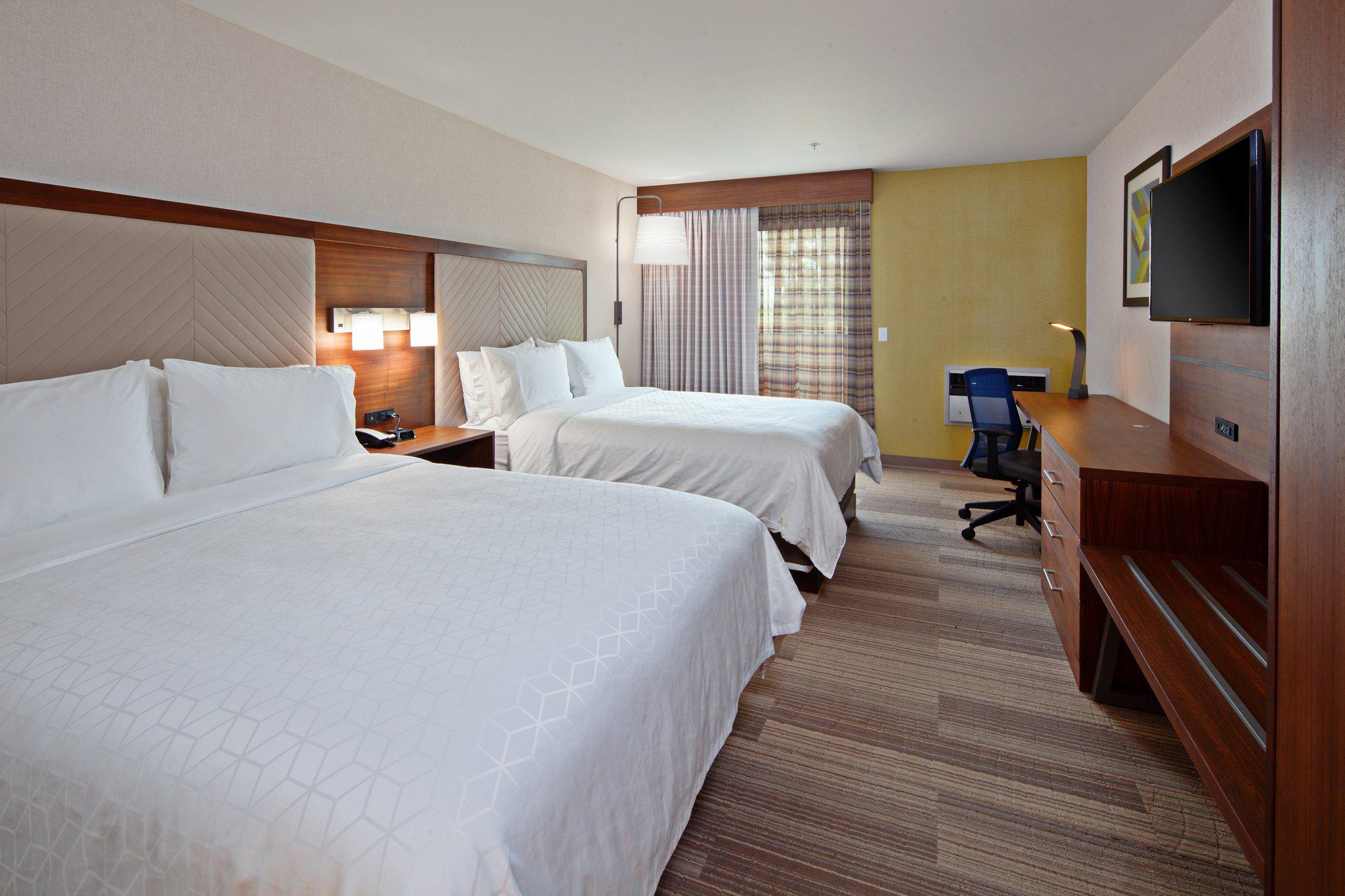 Фото Holiday Inn Express Hotel & Suites Ventura, an Ihg Hotel