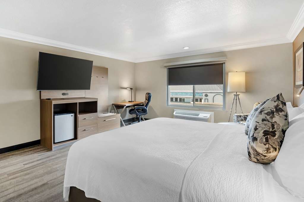 Фото Best Western Plus Newport Mesa Inn