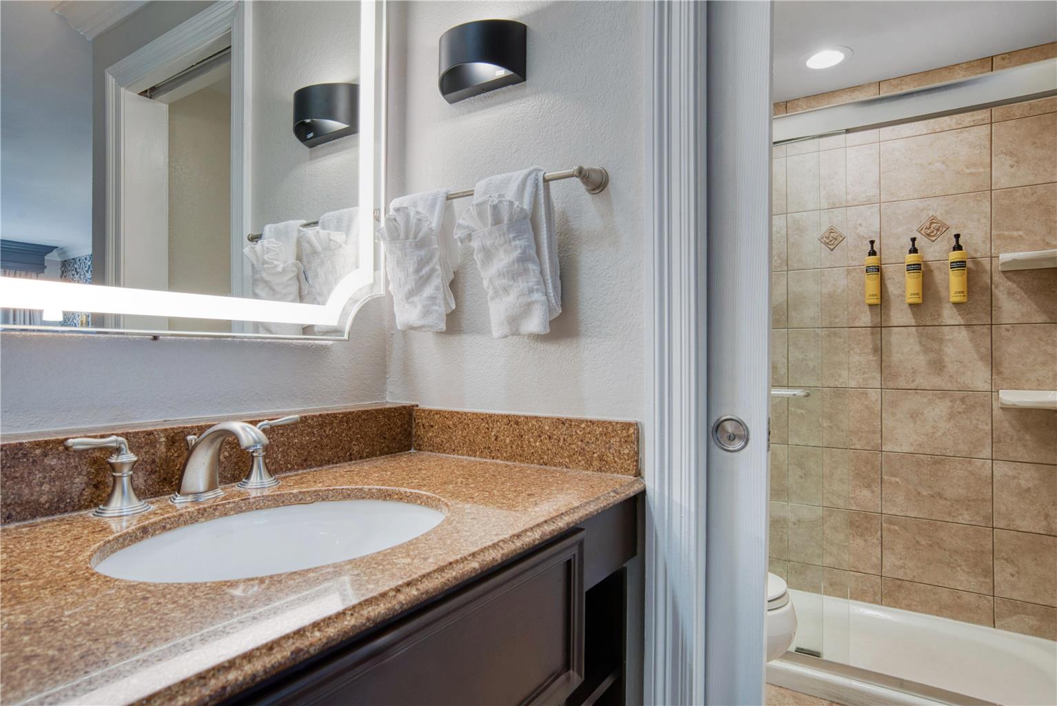 Фото Best Western Plus French Quarter Courtyard Hotel