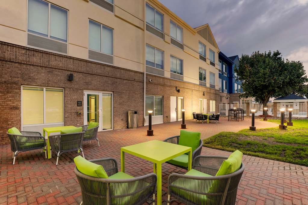 Фото Hilton Garden Inn Fort Worth Fossil Creek
