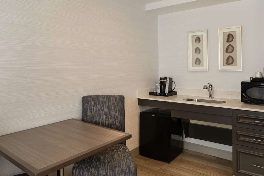 Фото Hilton Garden Inn Freeport Downtown