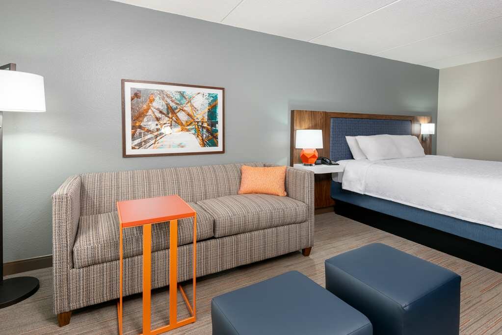 Фото Hampton Inn & Suites Charlottesville At The University
