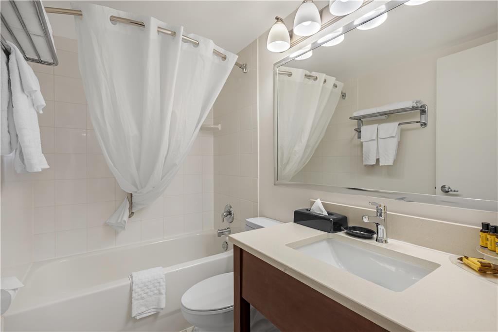 Фото Best Western Plus Suites Downtown