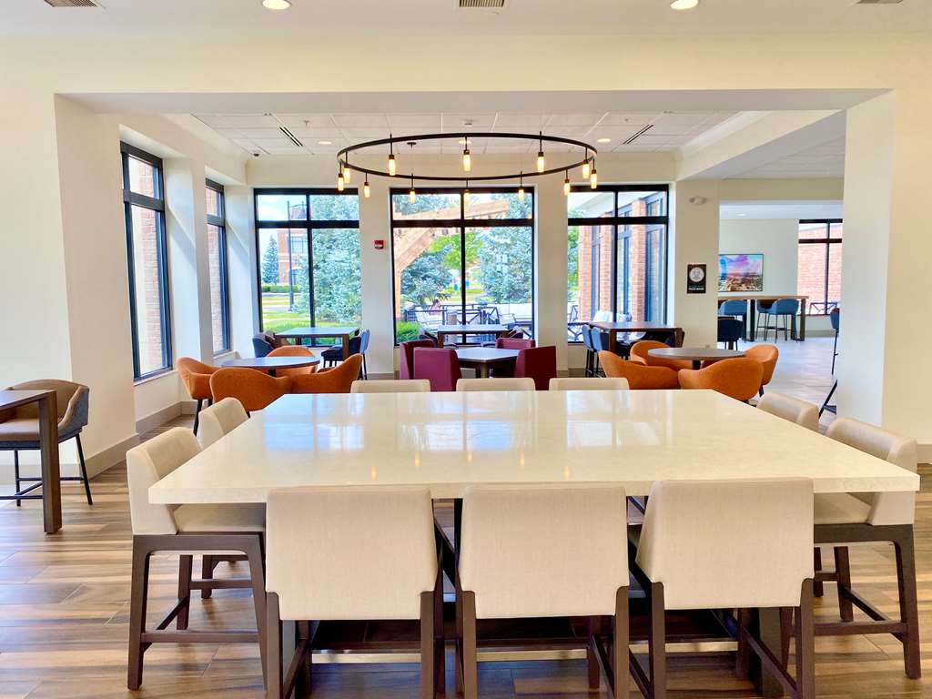 Фото Hilton Garden Inn Oconomowoc