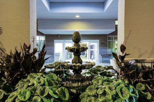Гостиница Holiday Inn Express & Suites Charleston-Ashley Phosphate, an Ihg Hotel в Норт-Чарлстоне