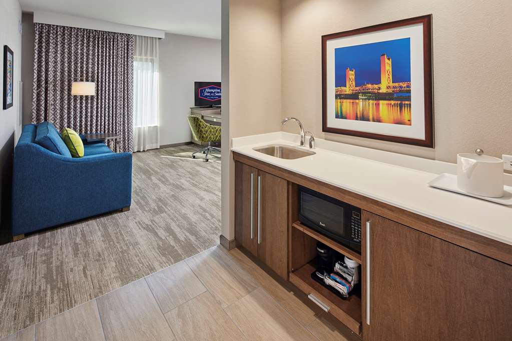 Фото Hampton Inn & Suites Sacramento at Csus
