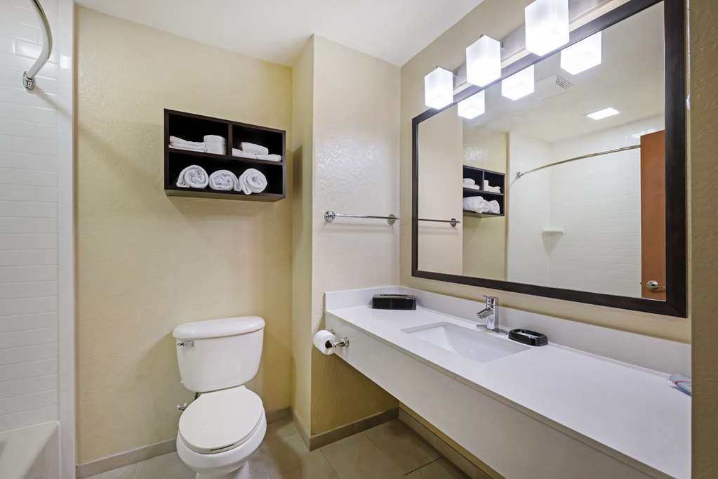 Фото Best Western Edgewater Inn