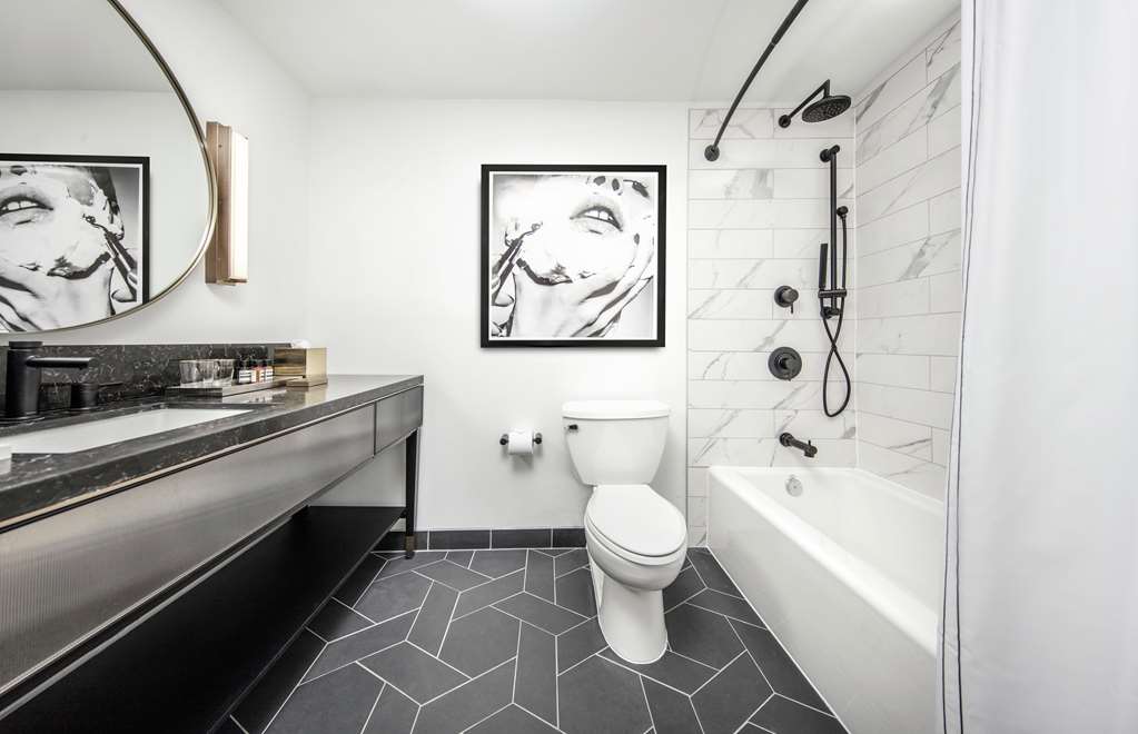Фото C. Baldwin, Curio Collection by Hilton