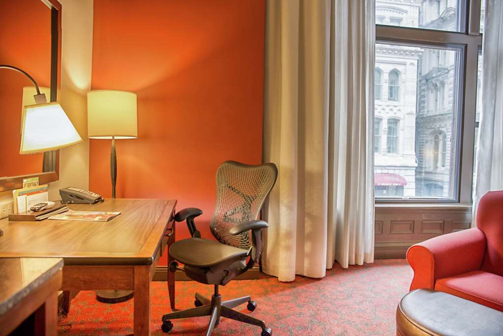 Фото Hilton Garden Inn Milwaukee Downtown