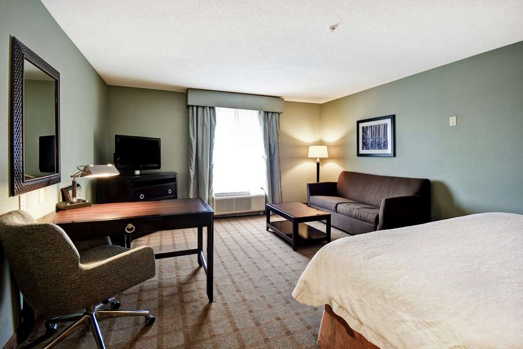 Фото Hampton Inn & Suites Detroit-Canton