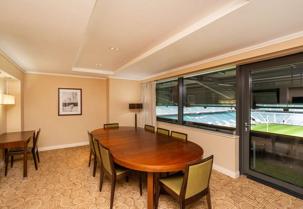 Фото Radisson RED London Twickenham