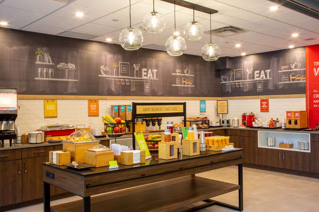 Фото Hampton Inn & Suites by Hilton Edmonton St. Albert