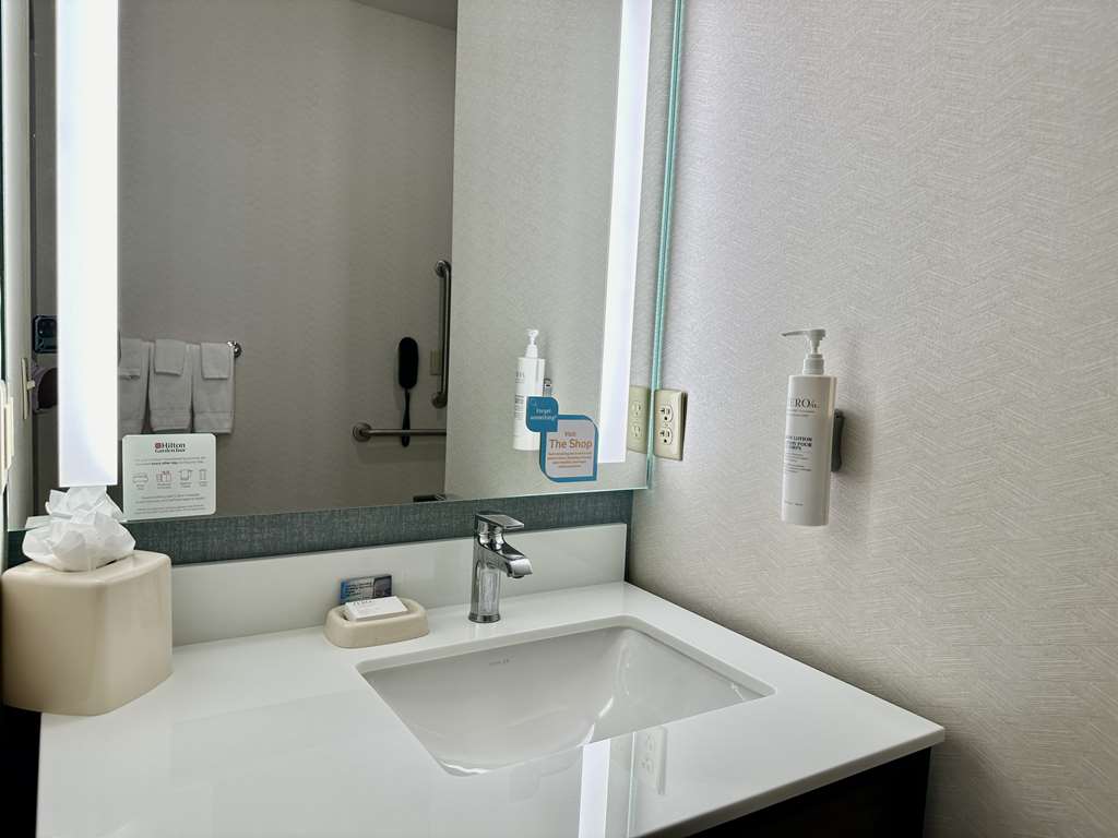 Фото Hilton Garden Inn Oconomowoc