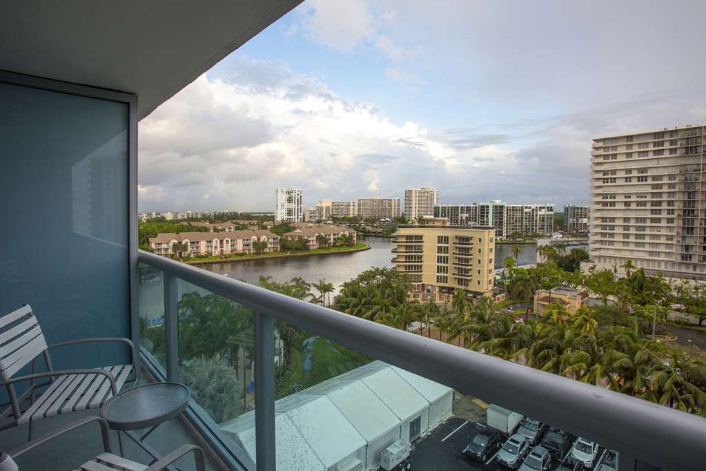 Фото DoubleTree Resort by Hilton Hollywood Beach