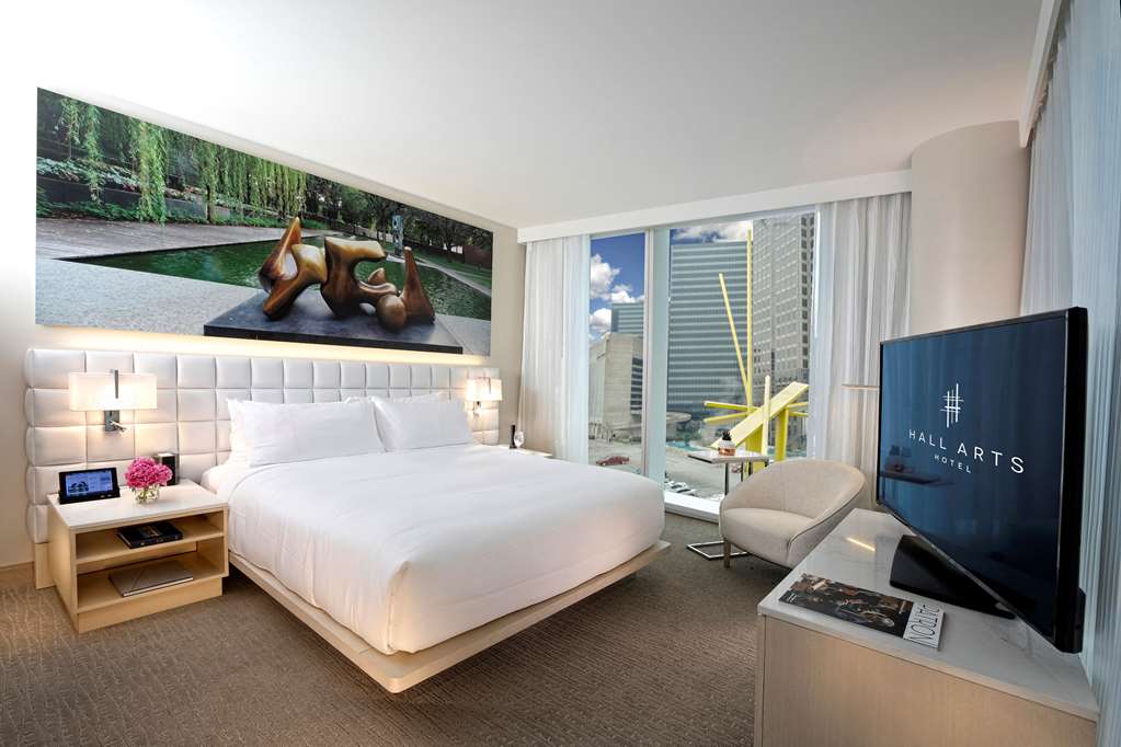 Фото Hall Arts Hotel Dallas, Curio Collection by Hilton
