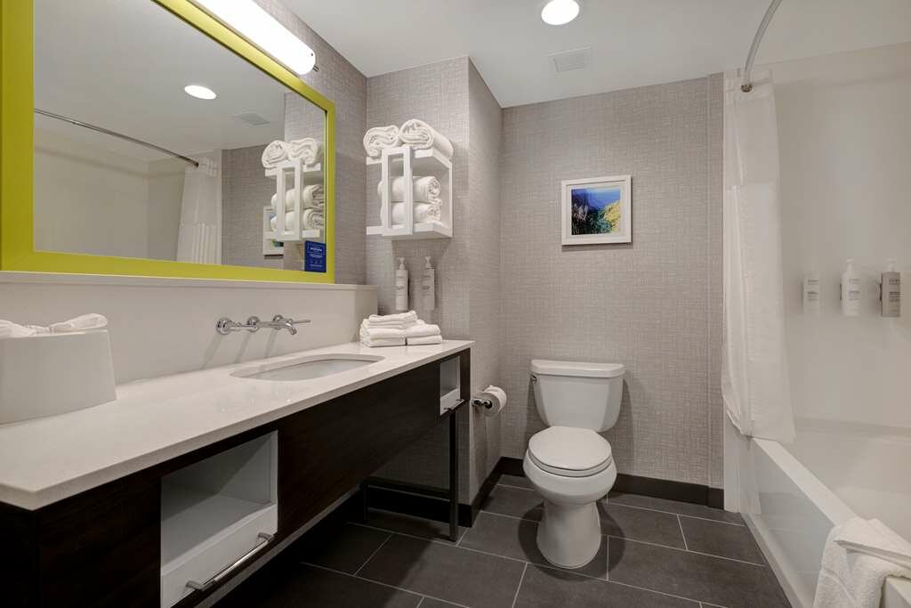 Фото Hampton Inn & Suites Marina