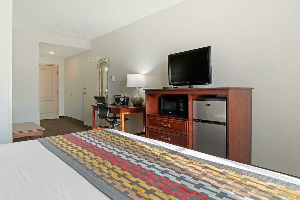 Фото Best Western Executive Inn & Suites
