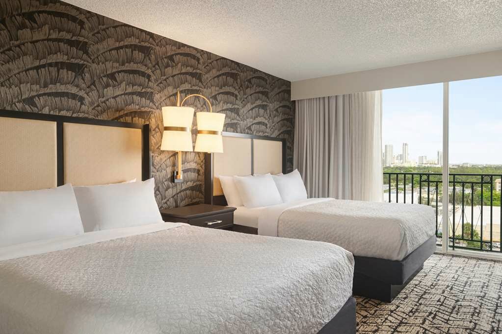 Фото Embassy Suites by Hilton Fort Lauderdale 17th Street 
