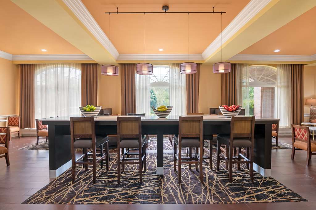 Фото Hampton Inn & Suites Stamford