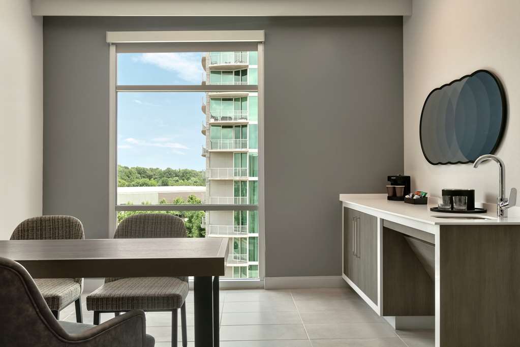 Фото Embassy Suites by Hilton Atlanta Midtown