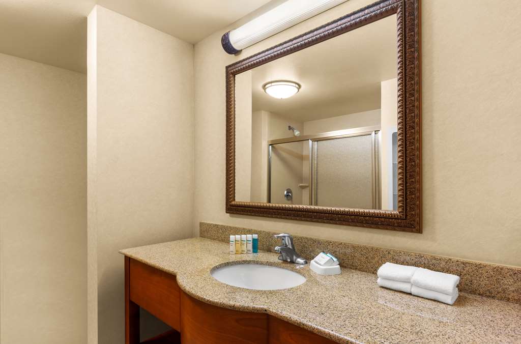 Фото Hampton Inn & Suites Burlington