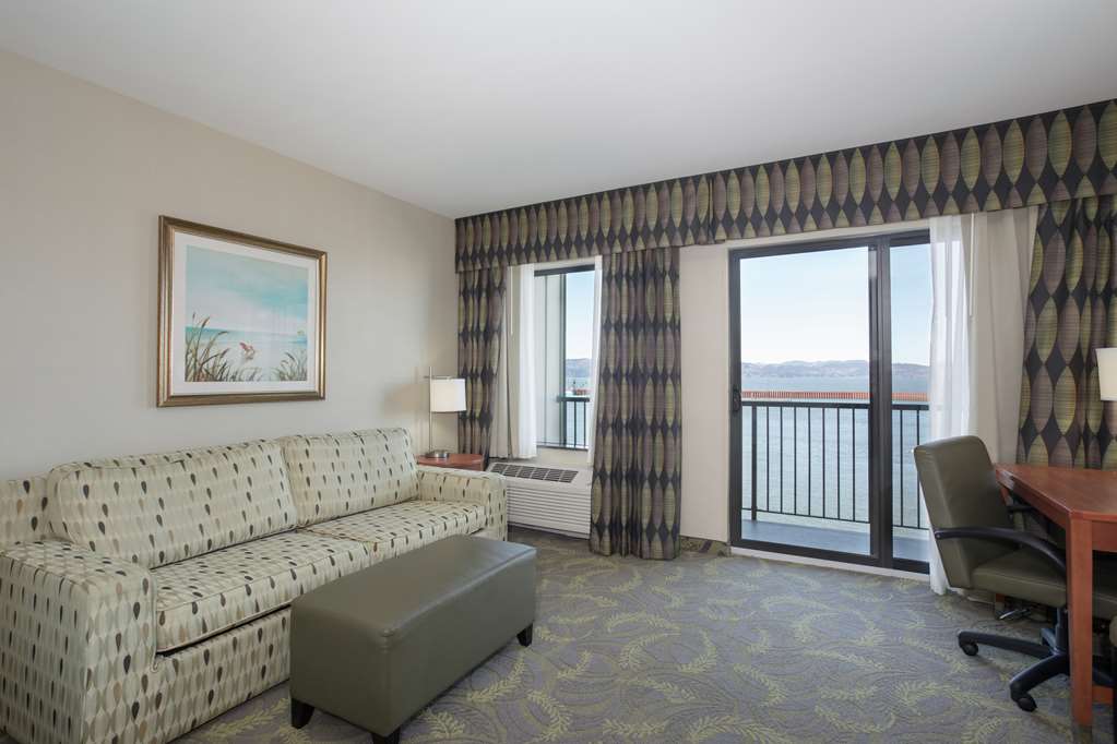 Фото Hampton Inn and Suites Astoria