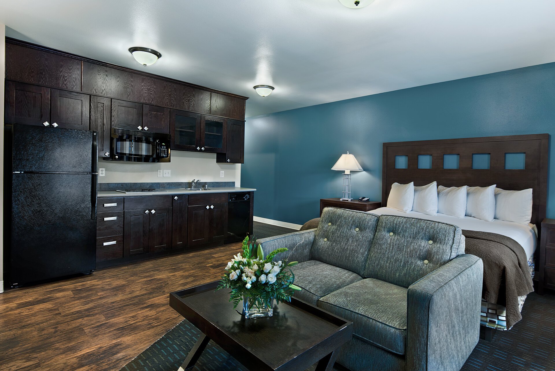 Фото Oxford Suites Silverdale