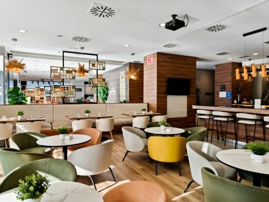 Фото Hilton Garden Inn Sevilla