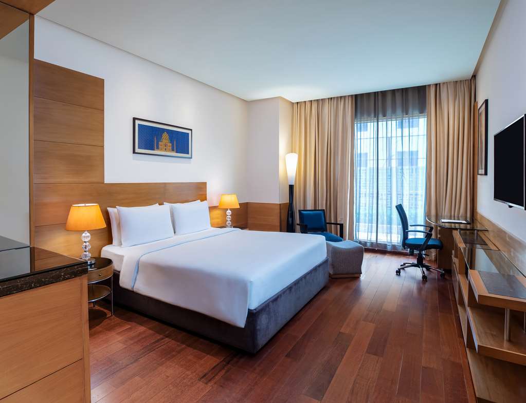 Фото Radisson Blu Marina Hotel, Delhi Connaught Place